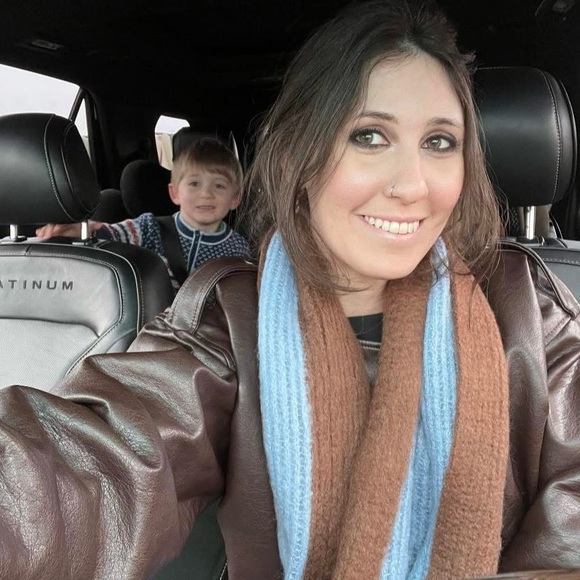 Meet your Posher, Kayla 🦋 - Picture 1 of 5